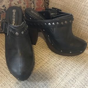 Black clog shoe